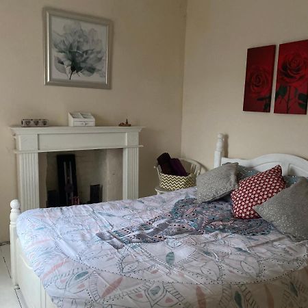 Stunning 2-Bed Apartment Above Schooners Bar Neath Zewnętrze zdjęcie