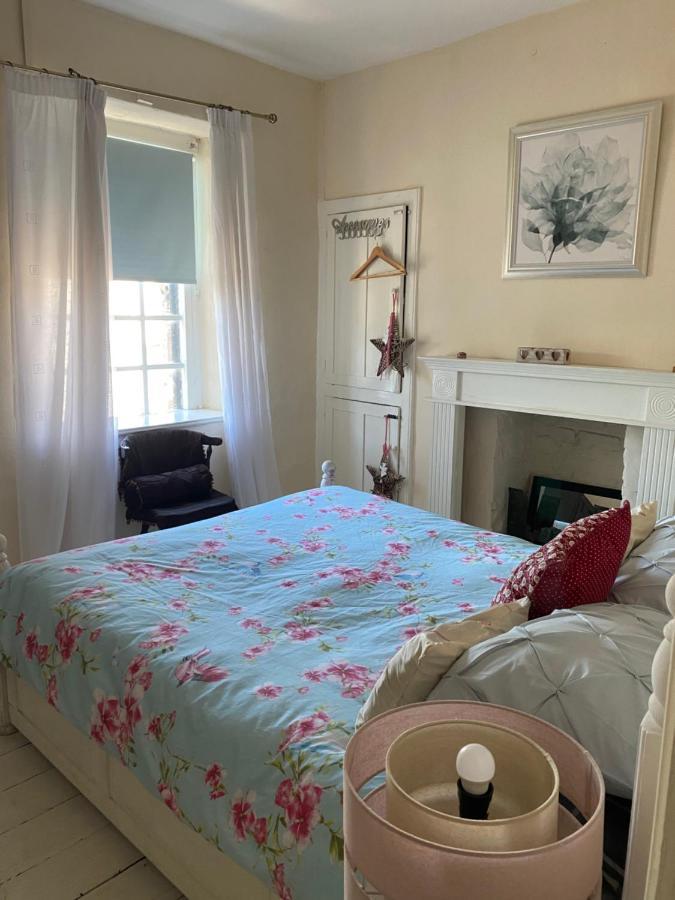 Stunning 2-Bed Apartment Above Schooners Bar Neath Zewnętrze zdjęcie